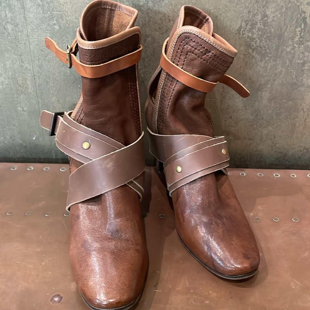 Chloe Brown Leather Ankle Booties Belt Detail Sz 7 - Picture 14 of 16